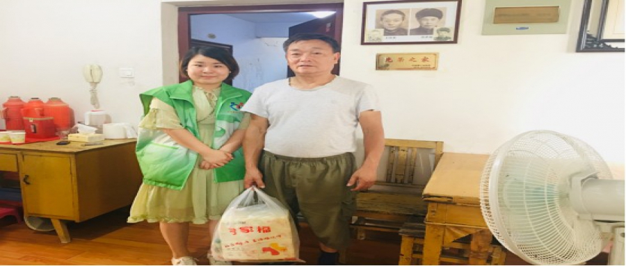 “双拥在我心，爱心献功臣”慰问活动